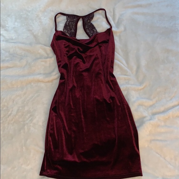 Burgundy Velvet LuLus Dress! Size SMALL - Picture 3 of 6